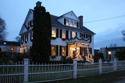 Aiken House & Gardens: Christmas Prelude in Kennebunkport