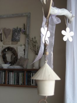 [Holzblumen_Vogelhaus.JPG]