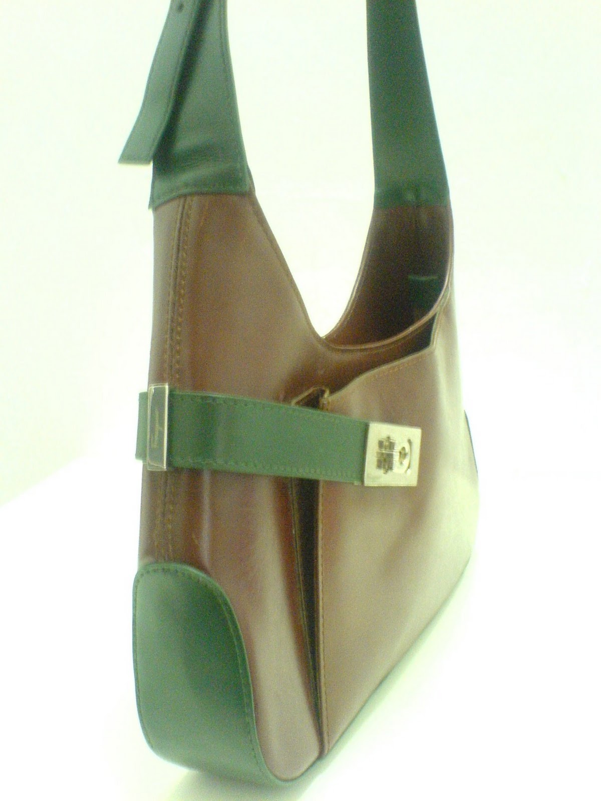 THE BAGBLOGSHOP.: VINTAGE SALVATORE FERRAGAMO HANDBAG ( SOLD )
