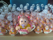 menina na xicara lembrança de cha de bebe