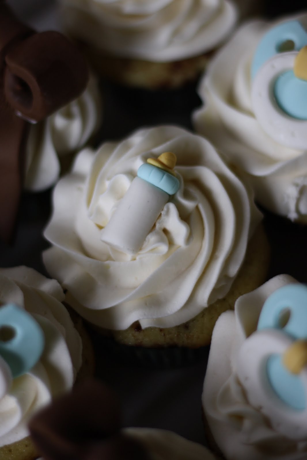 Baker's Cakes: Elegant Baby Shower Cupcakes