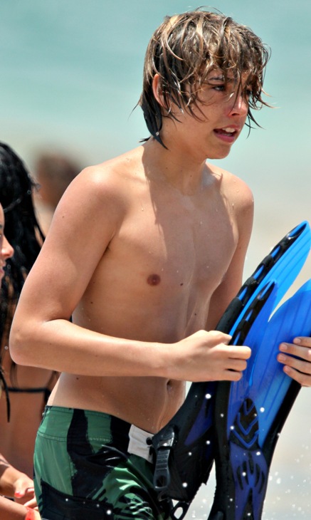 [dylan-cole-sprouse-playa-011.jpg]