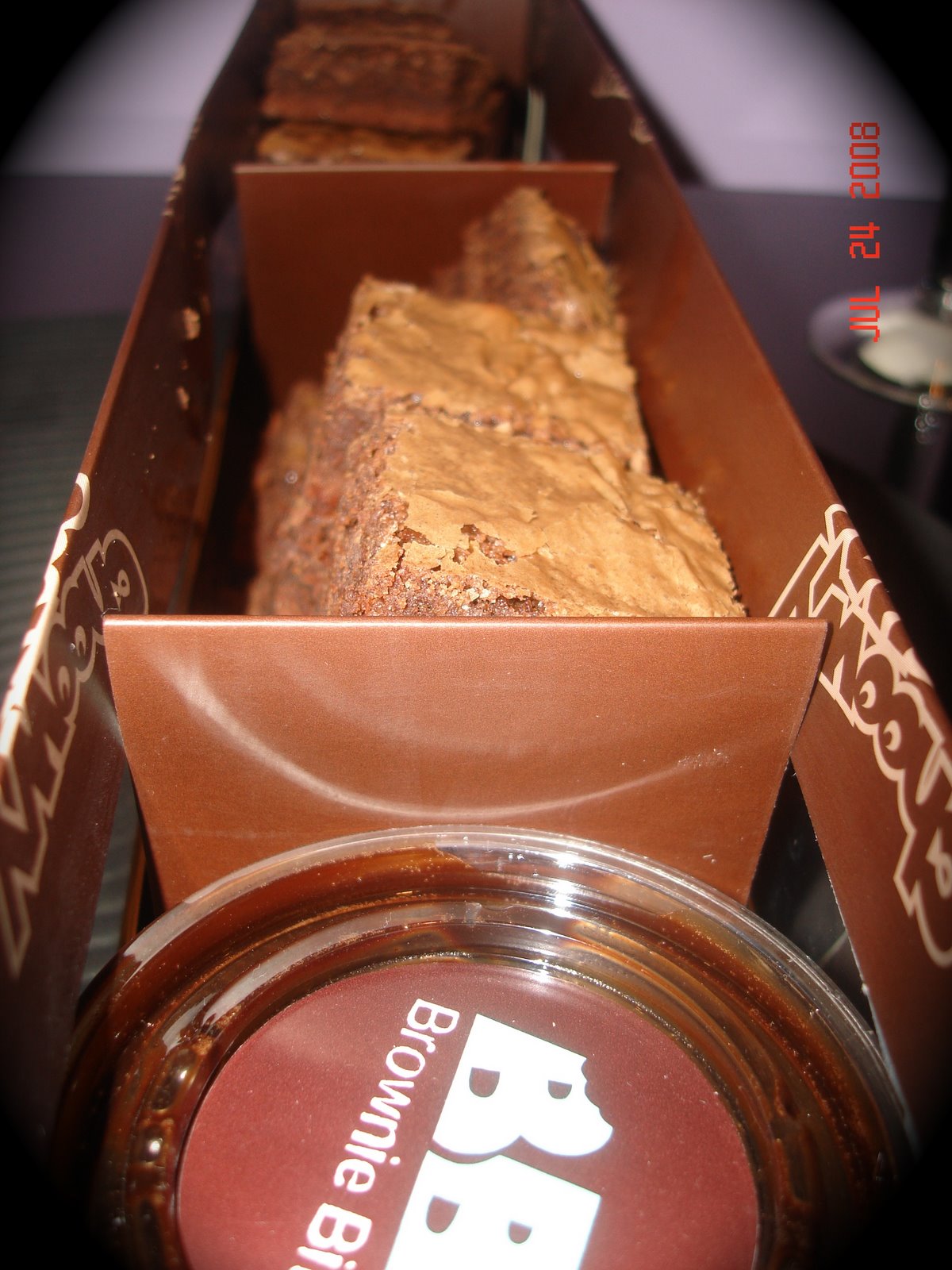 [brownies+in+box.JPG]