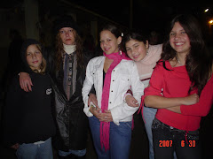FELIZES NA FESTA JUNINA.