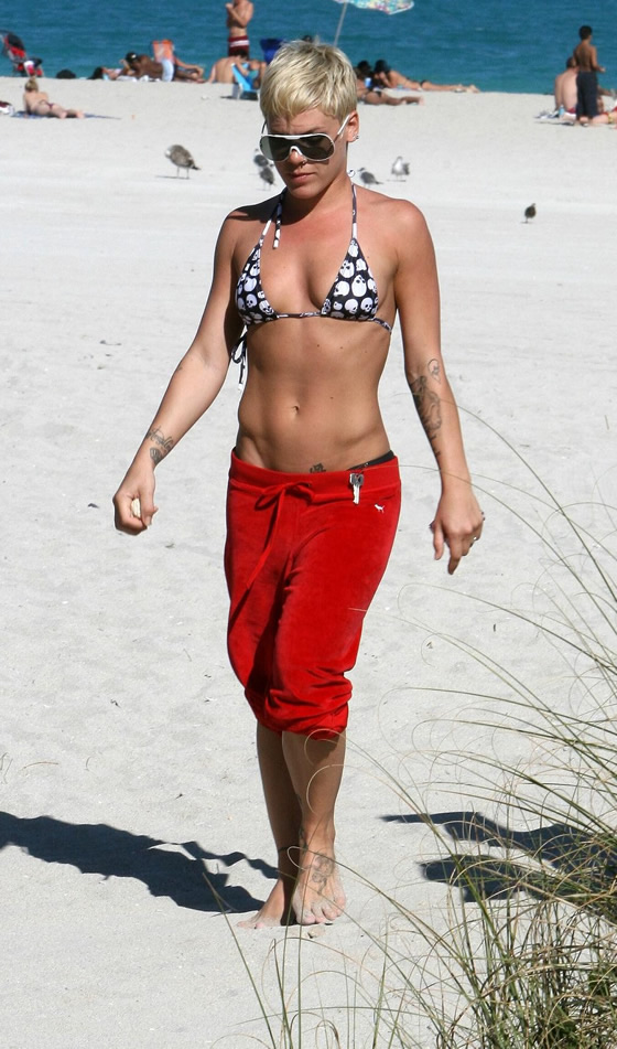 Hollywoodish: Abs Competition
