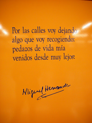 http://2.bp.blogspot.com/_D8oZIpgZbTE/S6KdkRb4ZDI/AAAAAAAAAXA/WxNsyk9Ha6s/s400/Poesia+y+Miguel_Hernandez.jpg