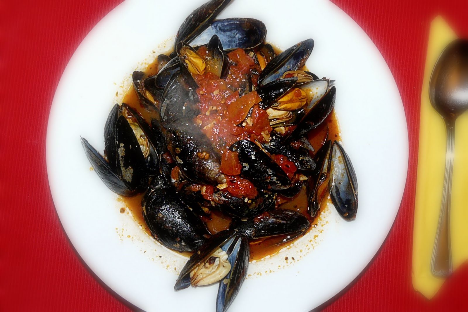 Kulinarische Welten zu Fisch- und Meeresfrucht: Miesmuscheln in Tomaten ...