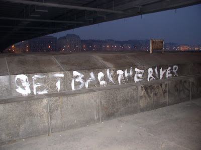 get back the river, Budapest, Hungary, Magyarország, Duna, Donau,Danube, graffiti, protest, tiltakozás, követelés, közlekedés, légszennyezés, folyó