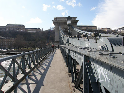 Budapest, Lánchíd, Széchenyi híd,  Magyarország, matrica, firka, street art