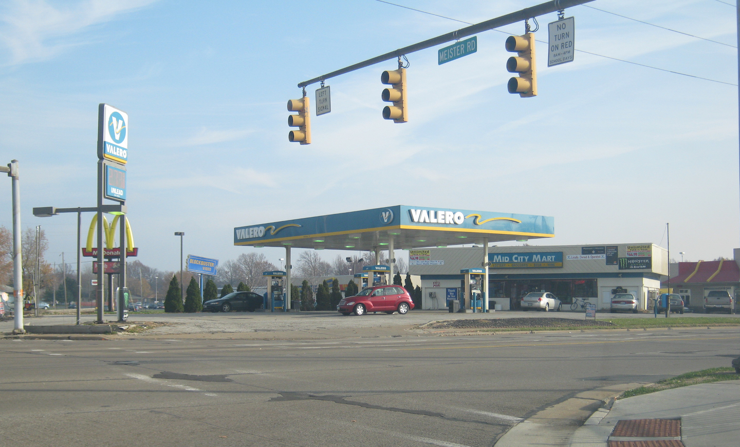 Brady's Bunch of Lorain County Nostalgia Pure Service Station at