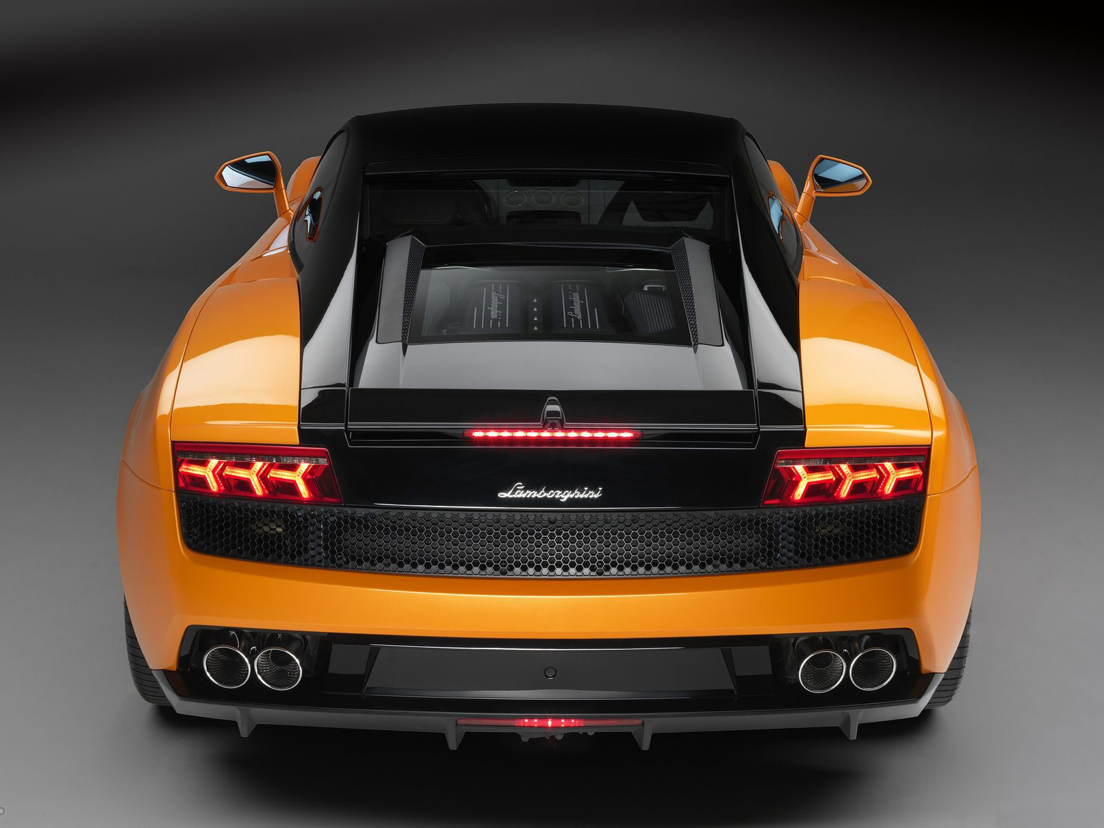 Lamborghini вид сзади
