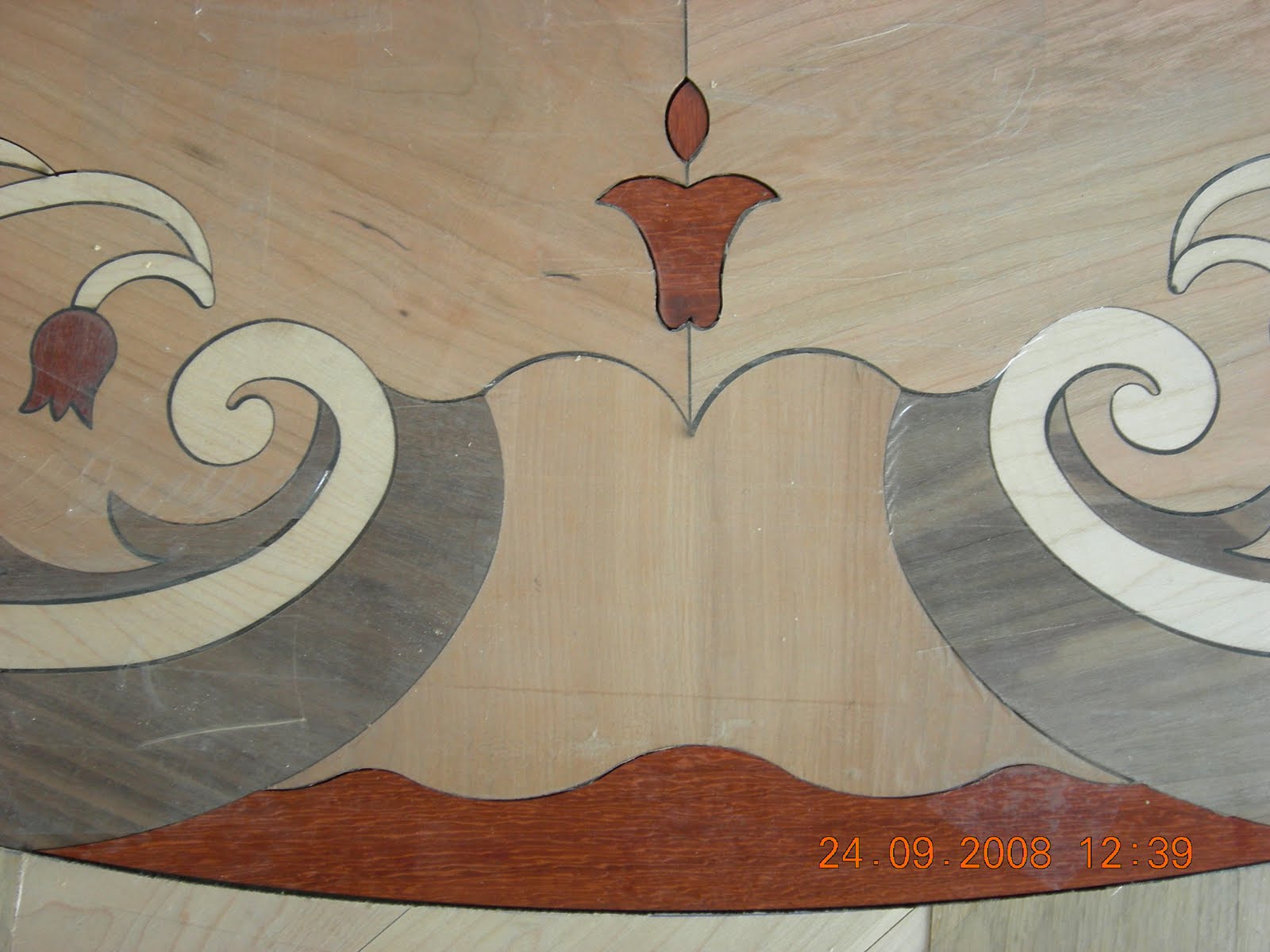 Evolulignum: Suelo y medallón para piso en La Moraleja. Madrid