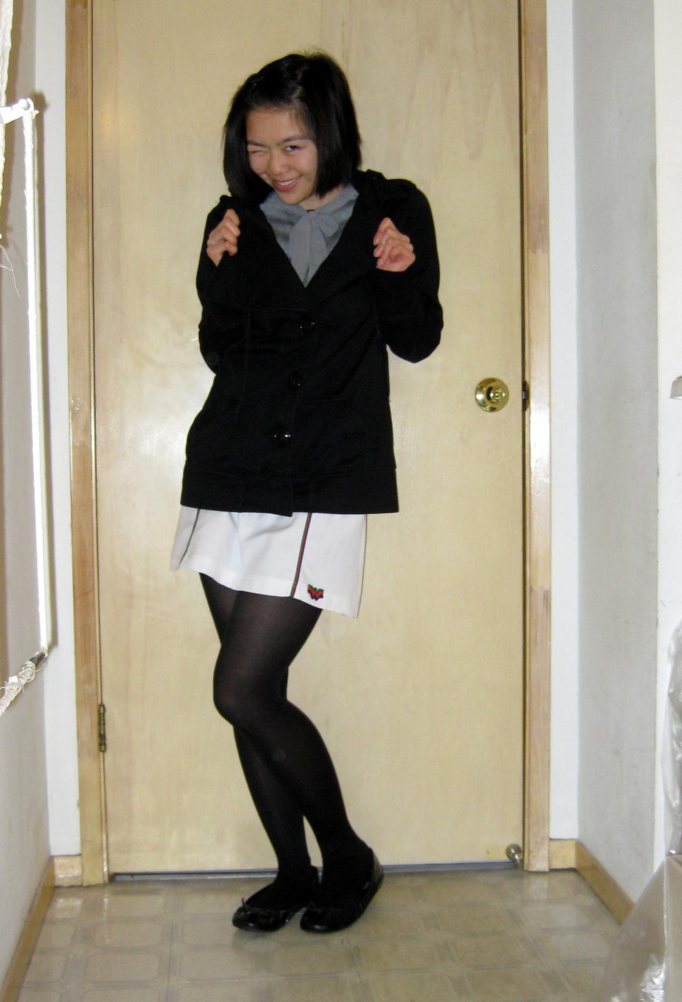 [graytienecksweater3.JPG]