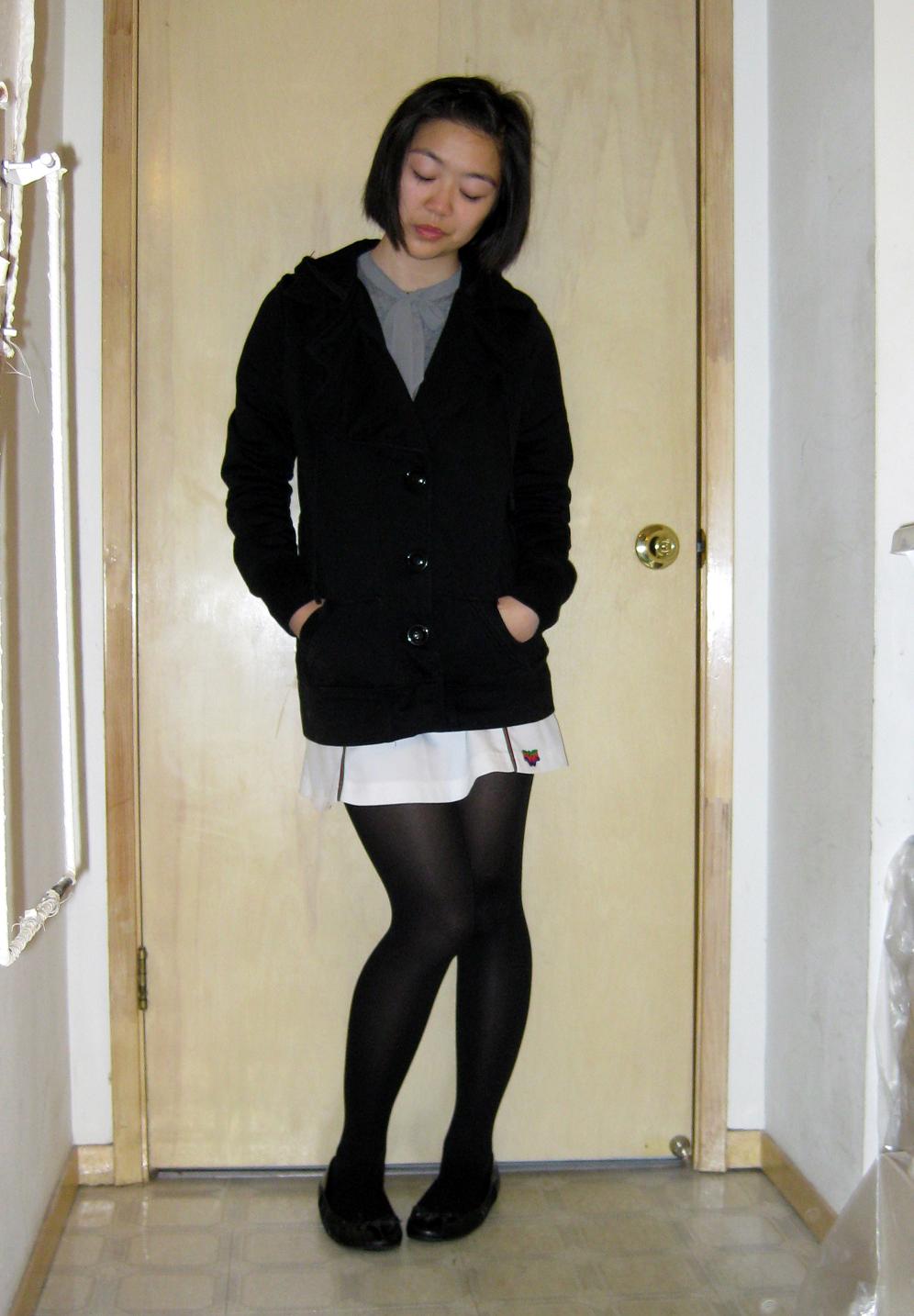 [graytienecksweater2.JPG]