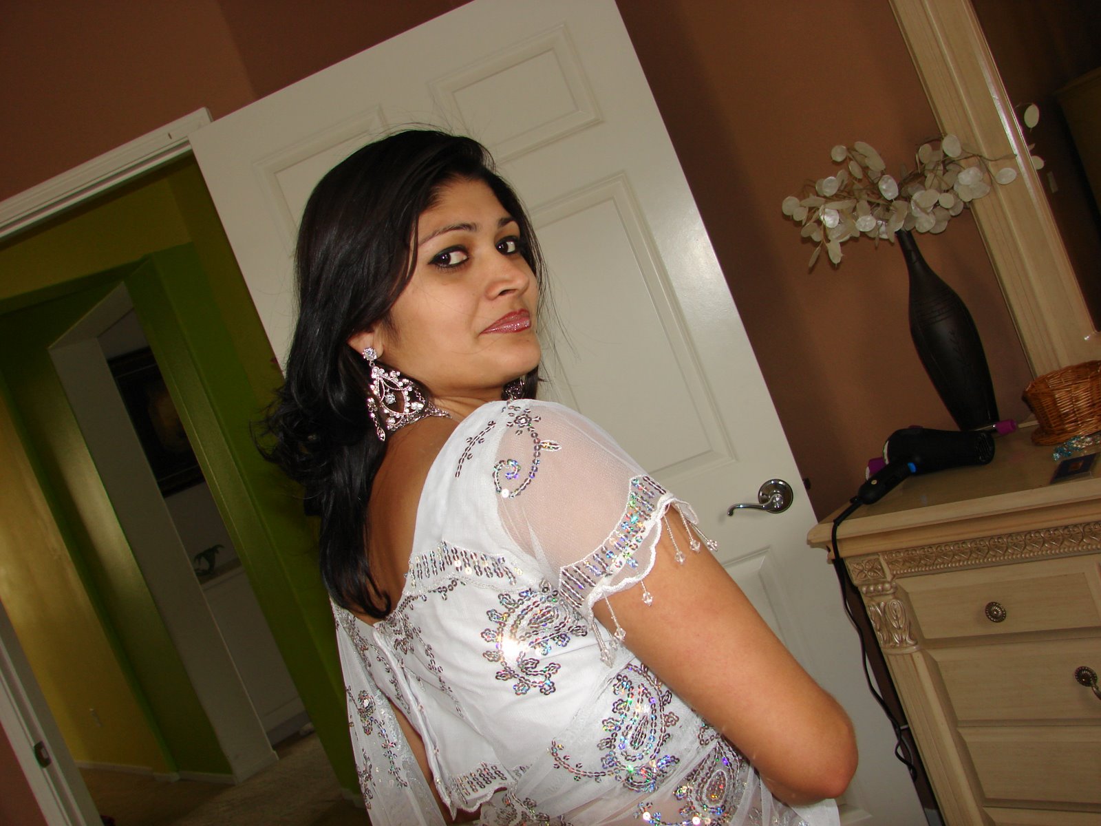Lonely Aunty Alone In House Pakistani Beauties Indian Girls NRI Girls