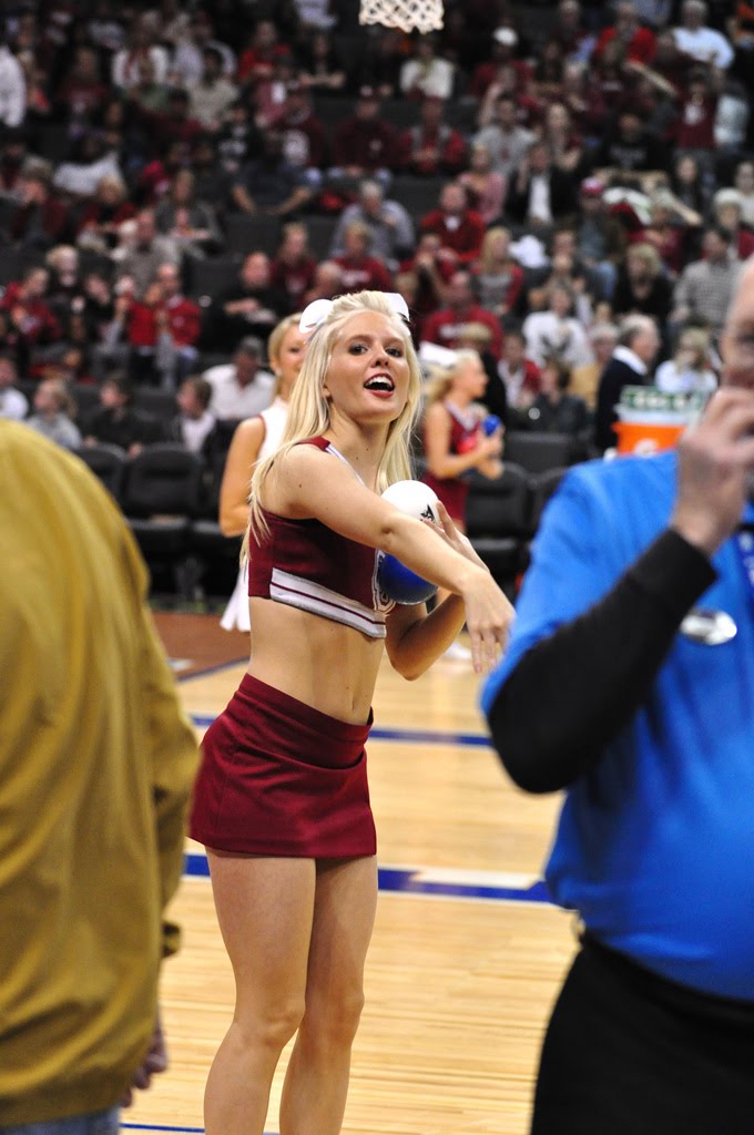 sexy for girls Smoking Hot Oklahoma Cheerleader Throws Balls Into the