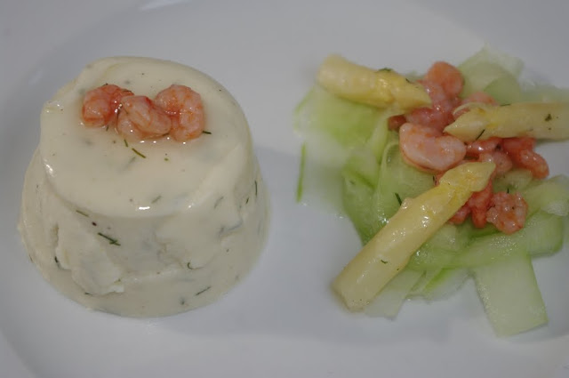 Wolkenfees Küchenwerkstatt: Spargelmousse mit Gurken-Krabben(Scampi)Salat