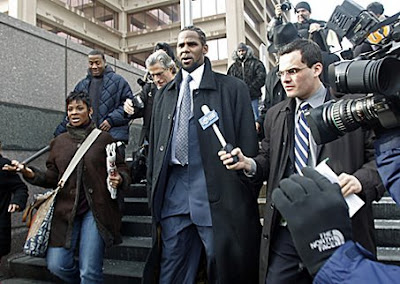 large_KellyTrial R. Kelly Assistant Identifies Singer On Tape  