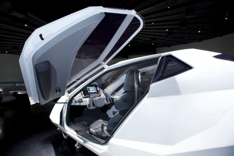 [2009-BMW-Simple-Concept-Cockpit-View-.jpg]