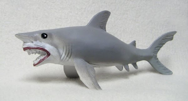 [great-white-shark-6-in-hollow-plastic-f1899.jpg]