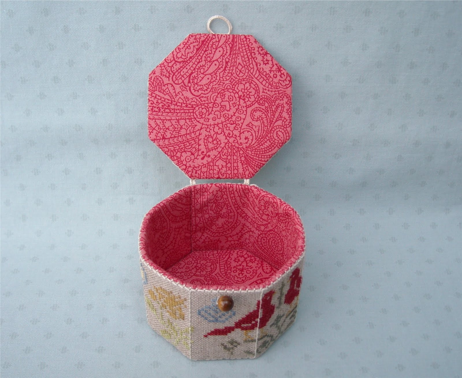 The World's Largest Collection of Smalls TOO: Tiny Treasures Etui Box