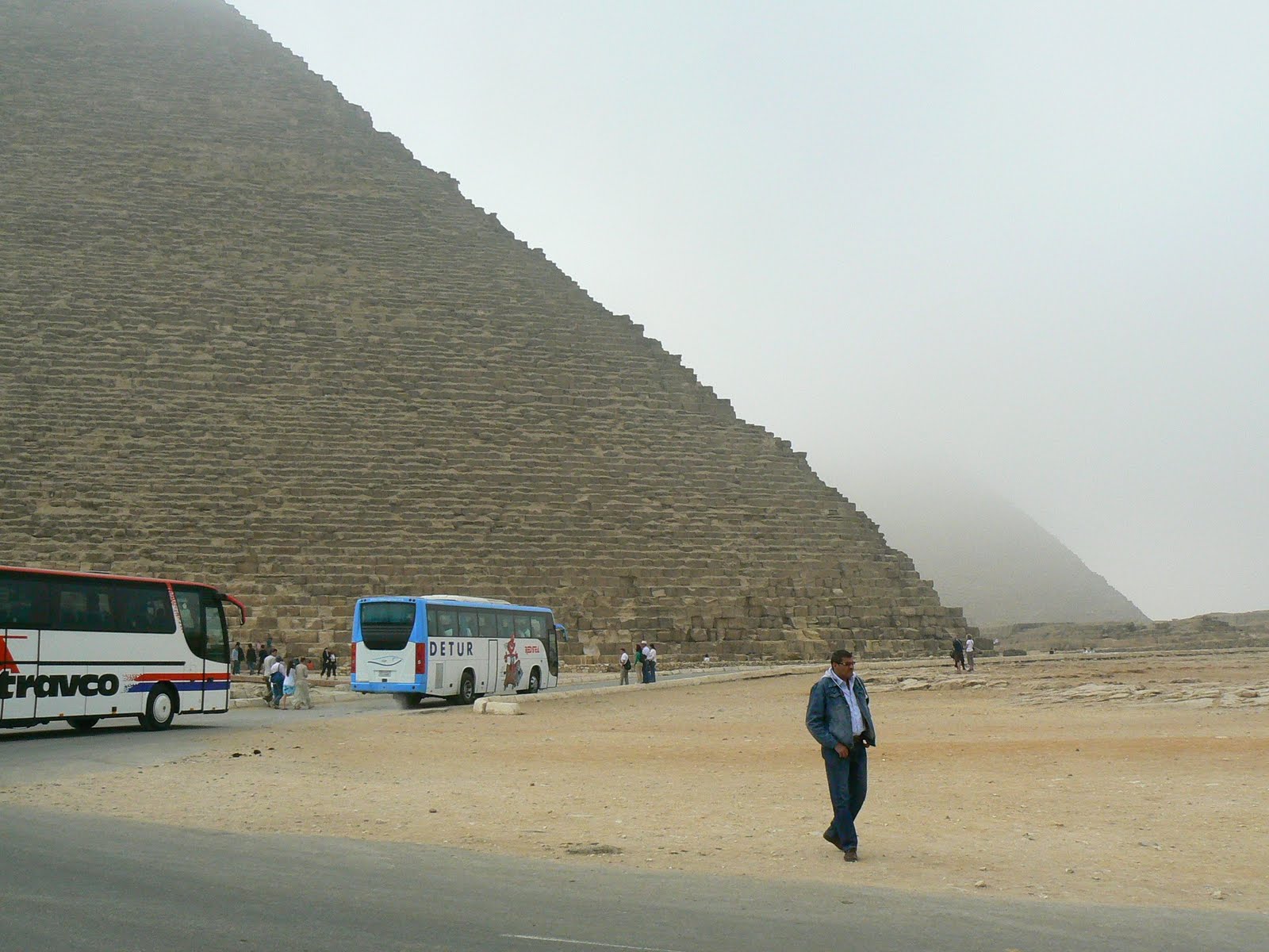 [7.+spre+alte+piramide.JPG]