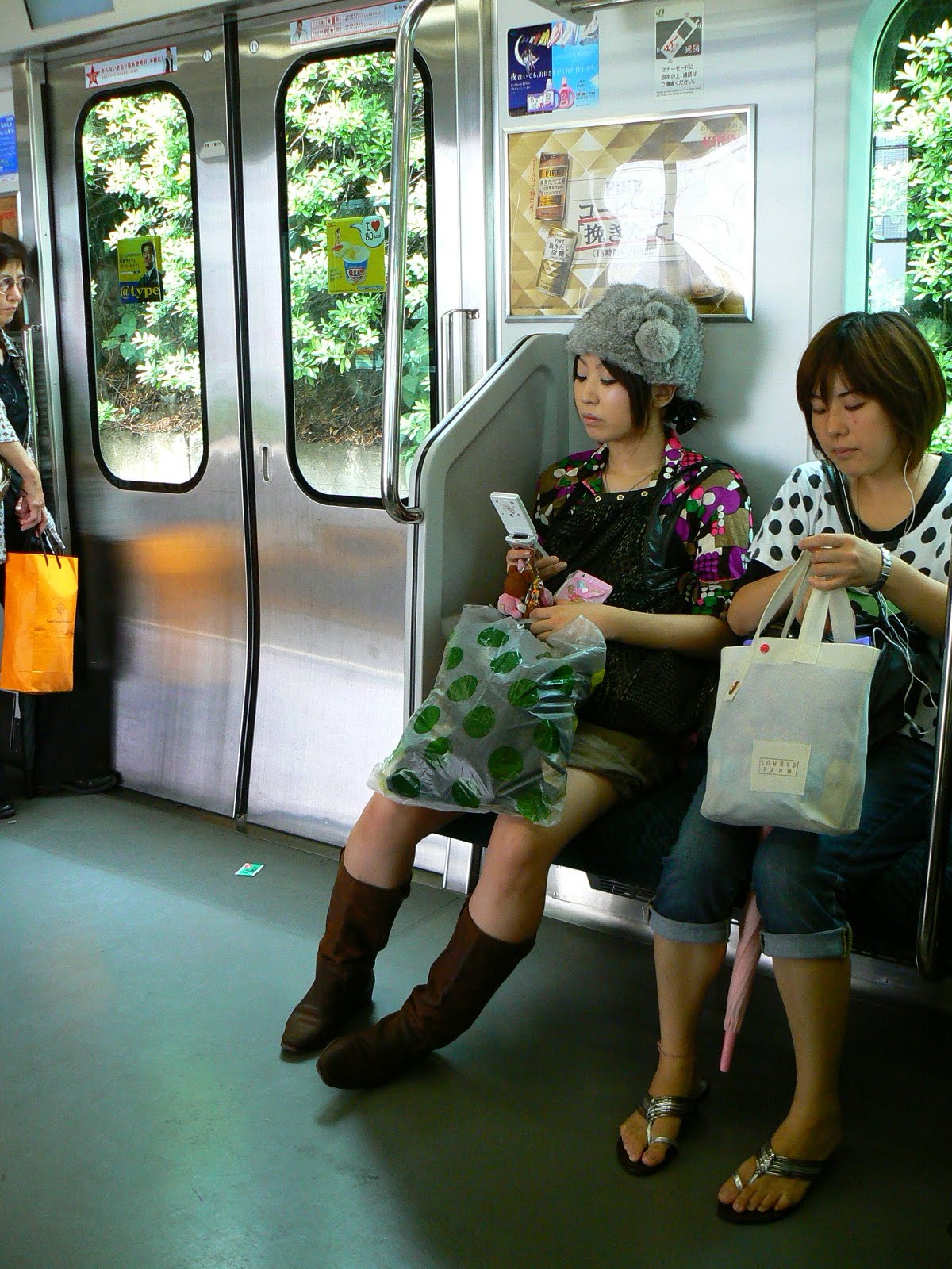 [27,+in+metrou.JPG]