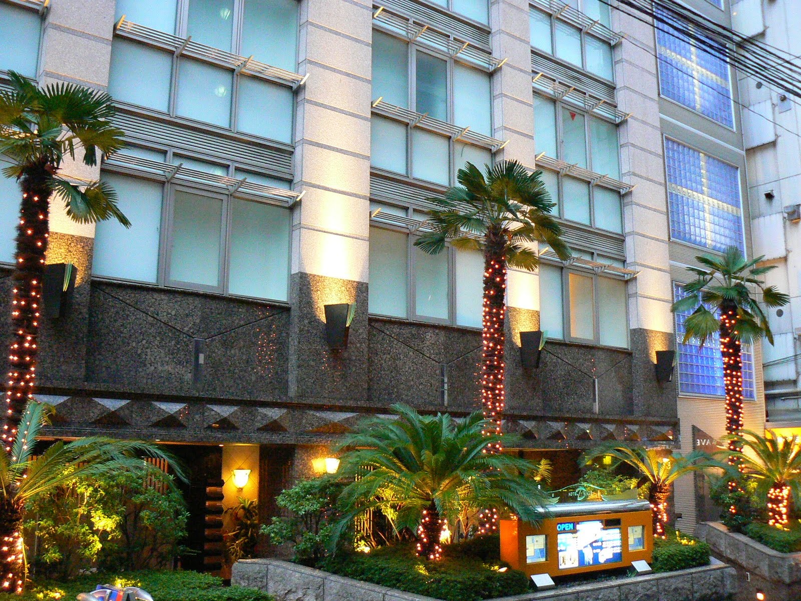 [8.+love+hotels.JPG]