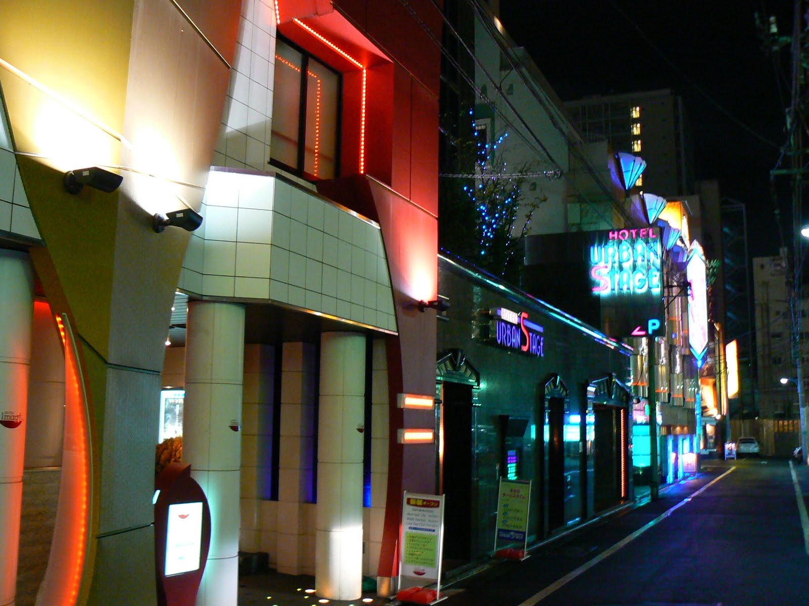 [13.+strada+cu+love+hotels.JPG]