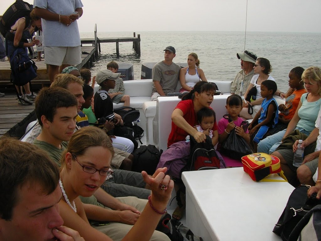 [35.+barca+spre+Belize.JPG]