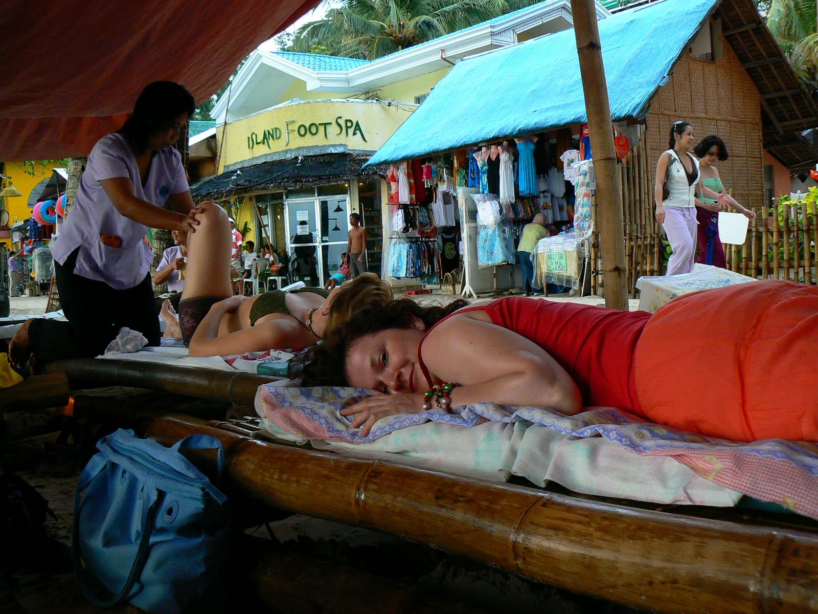 [27.+masaj+pe+plaja.JPG]