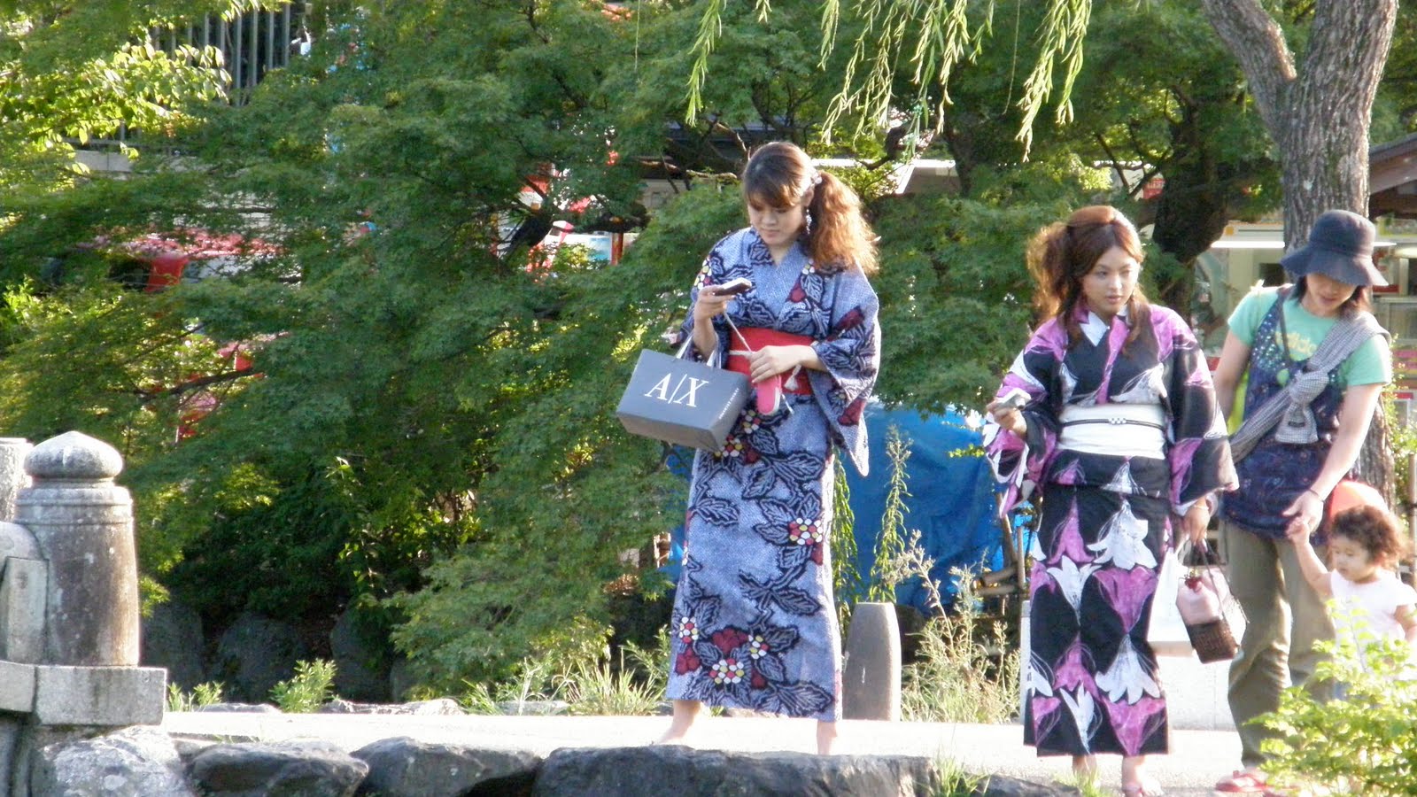 [35.+fete+in+kimono.JPG]