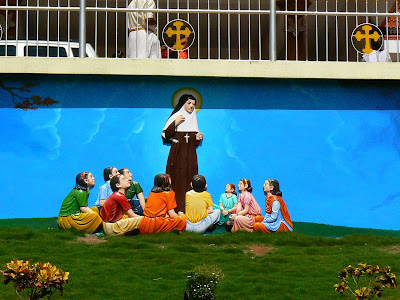 Imagini Pala: Alfonsa si copii