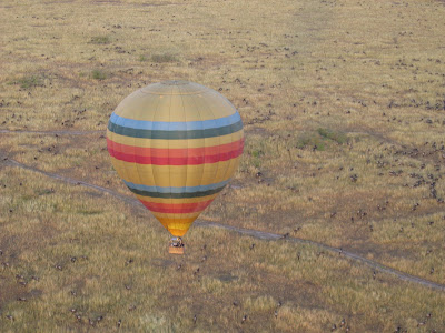 Zburand cu balonul in Kenya