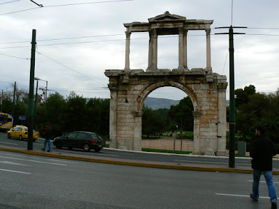 Imagini Atena: poarta lui Adrian