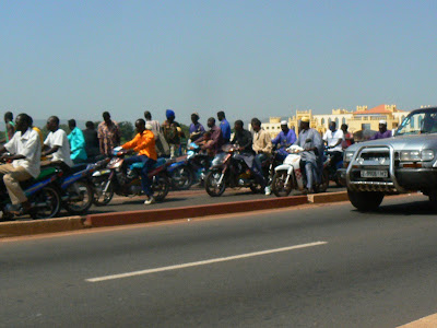 Imagini Bamako: ambuteiaj pe podul peste Niger