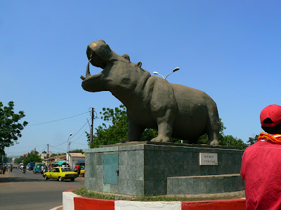 Obiective turistice Bamako: statuie hipopotam