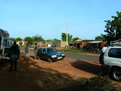 Imagini Mali: soseaua Bamako - Djenne, asteptandu-l pe ATT