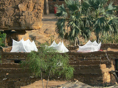 Obiective turistice Mali: dormitor in aer liber in Pays Dogon