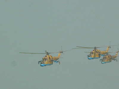concurs pirogi Mopti, parada elicoptere