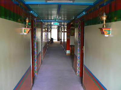 Imagini Tibet: hotel Dhod-Gu Lhasa culoare