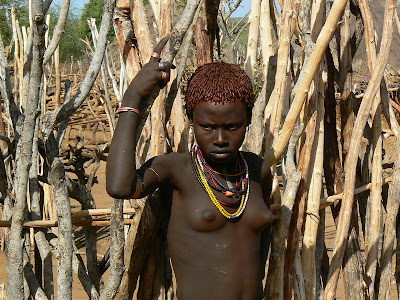Imagini Etiopia: fotomodel - adolescenta goala Hamer