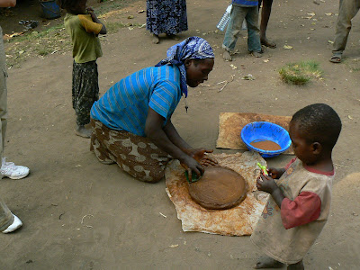 Imagini Etiopia: femeie ari practicand olarit