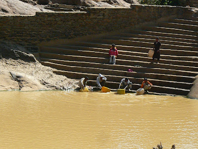 Imagini Etiopia: baia reginei din Saba Aksum