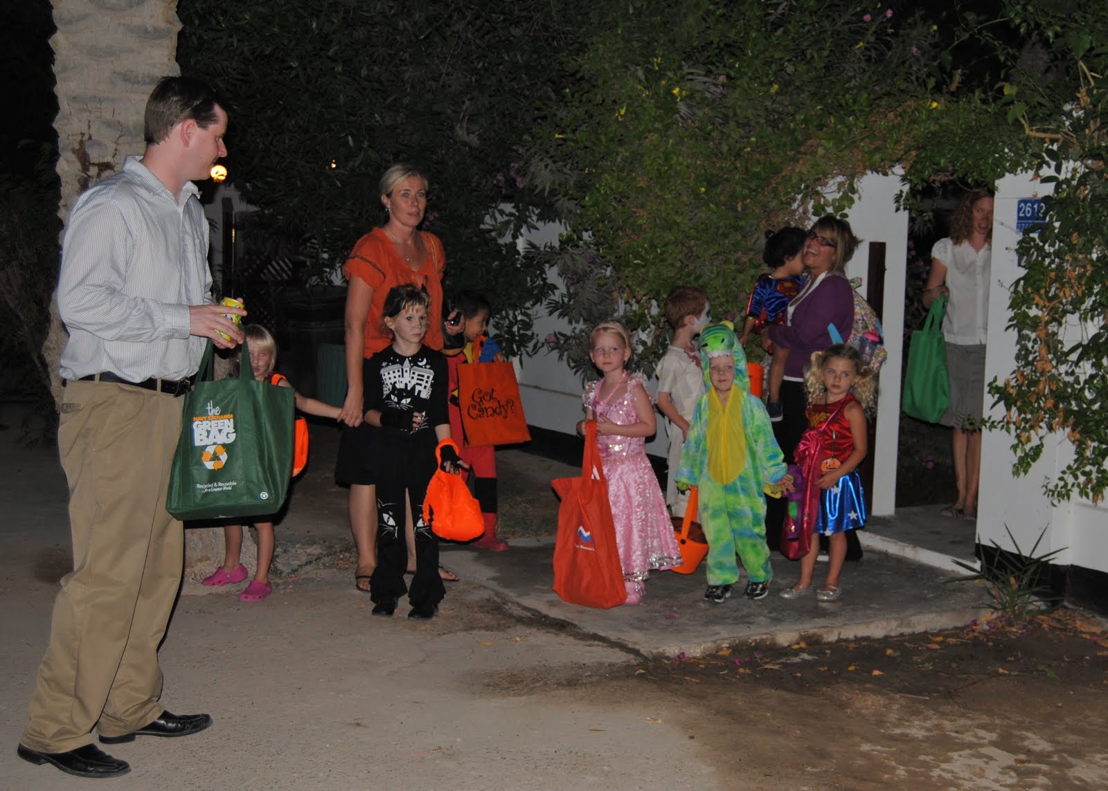 FarFar Away Flusches Halloween (Bahrain Style!)