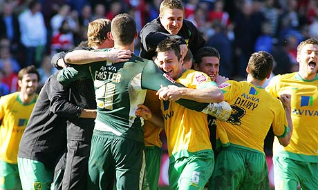 Norwich-players-celebrate-001.jpg