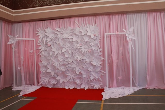 White FlowersWedding Backdrop Posted by KurahaaRappe at 206 PM