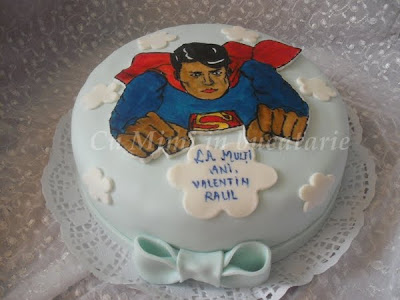 TORT SUPERMAN(SUPERMAN CAKE)