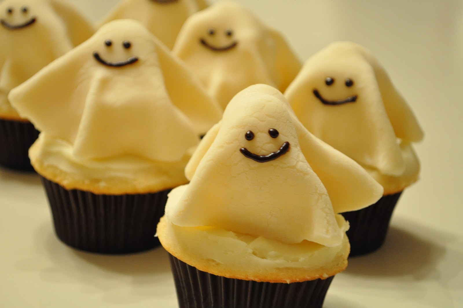 Kneading My Dream: Halloween Cupcakes