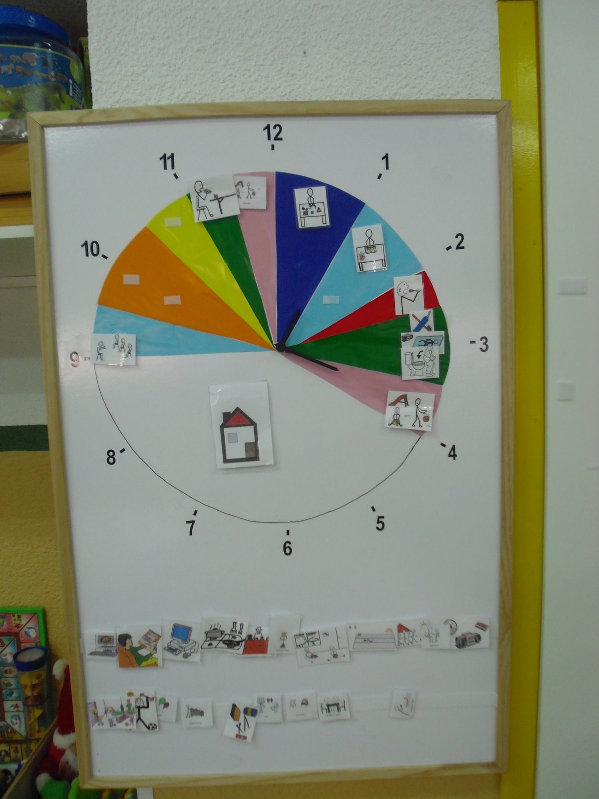 [Reloj+con+pictogramas.JPG]